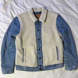 LEVI’S- SHERPA PANEL TRUCKER JACKET - M